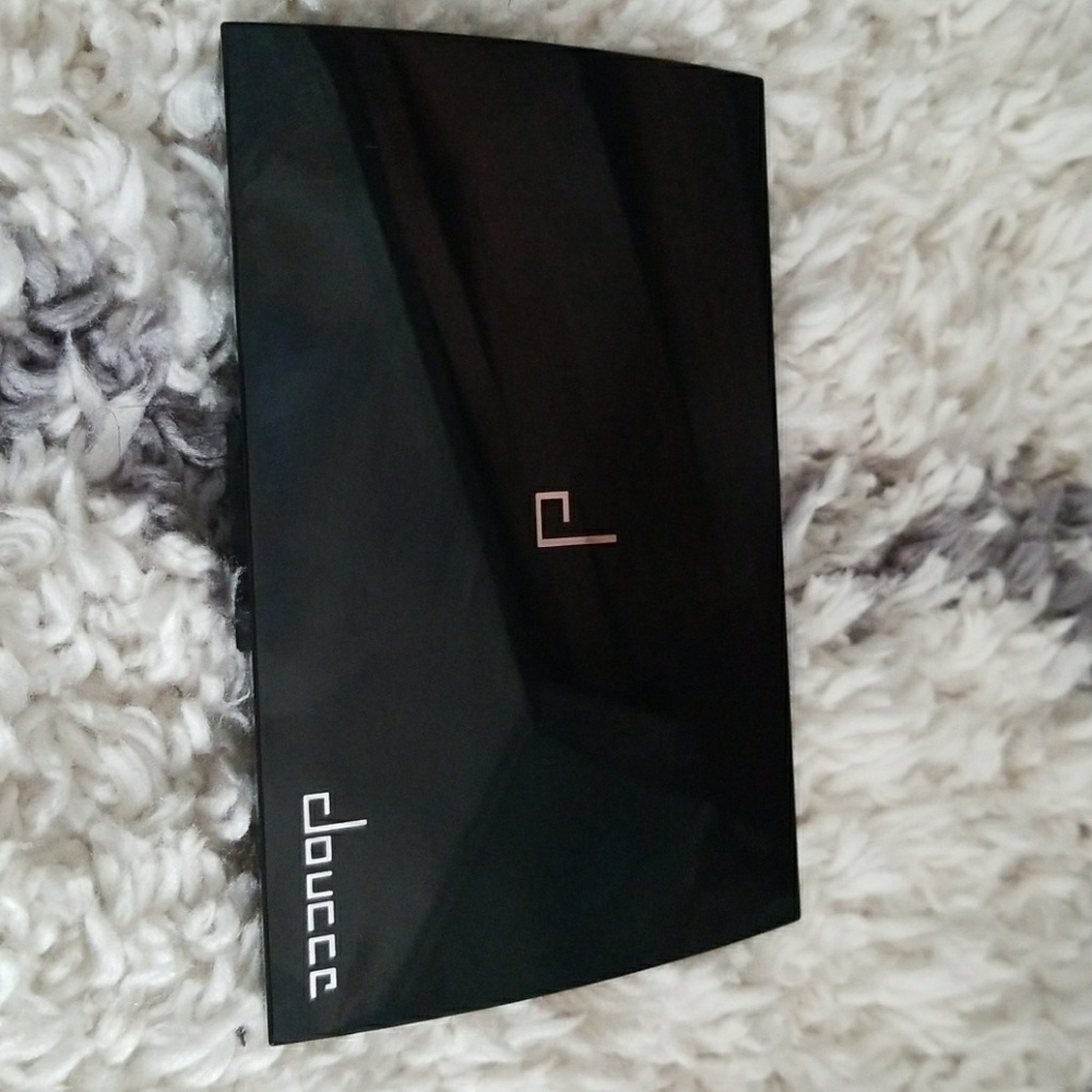 Freematic eyeshadow pro palette